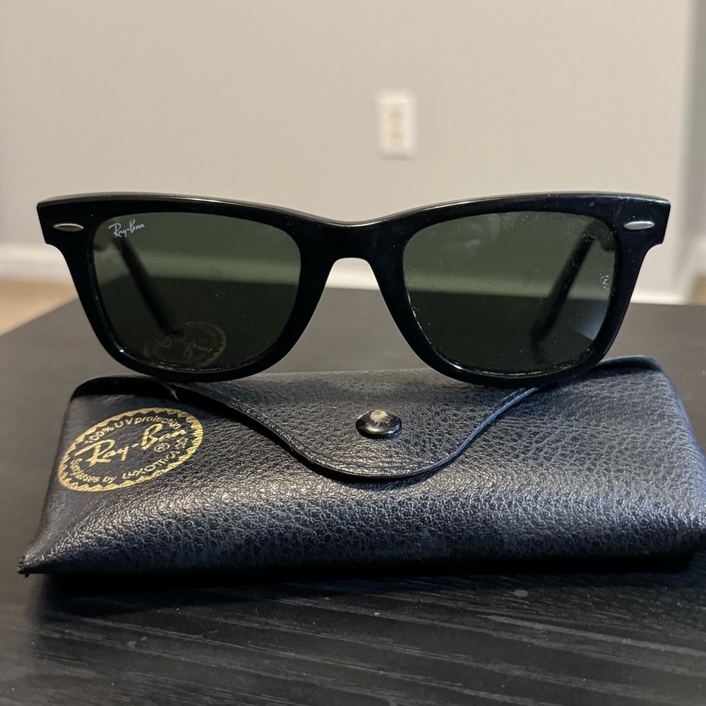 Ray-ban Wayfarer sunglasses - Black - Original Case Included!